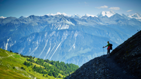 Schweiz Crans-Montana Wanderer Bergkulisse Foto CMTC Sedrik Nemeth